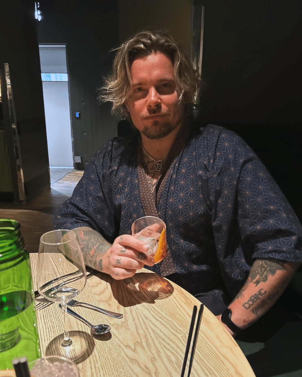 Archie Cruz Nähtiin Baarissa Salaperäisen Naisen Kanssa – Katso Kuvat!