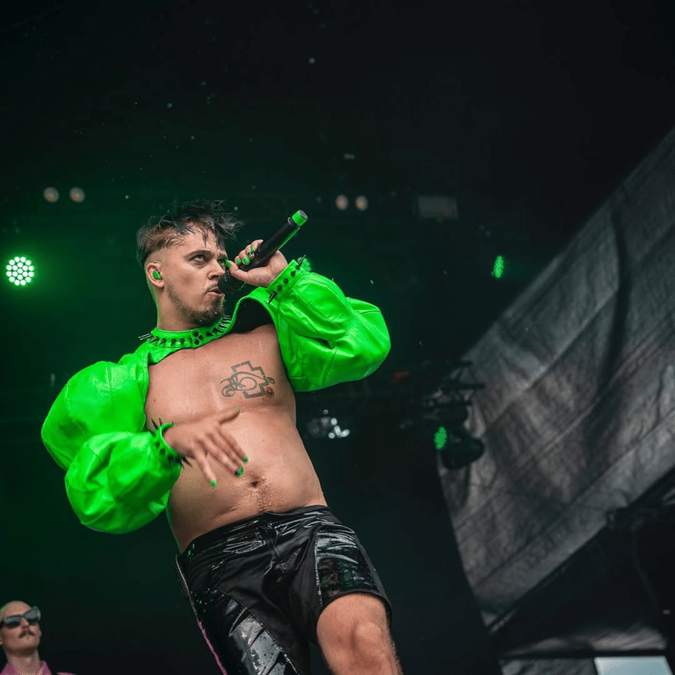 Mikä on Käärijä ikä ja miksi siitä puhutaan nyt niin paljon Suomessa?