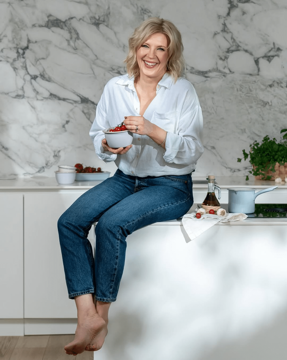 Kuka on Vappu Pimiä ja miksi hän on yksi Suomen rakastetuimmista tv-juontajista?