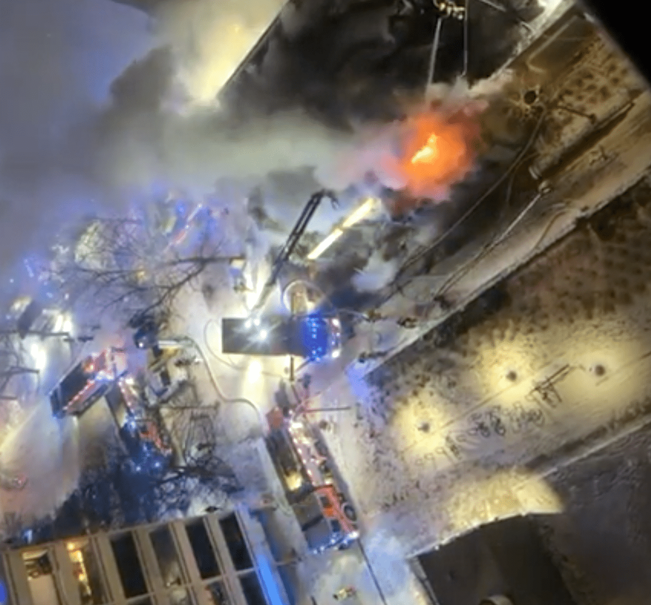 Pizzeria tuhoutui tulipalossa Espoon Matinkylässä – henkilövahingoilta vältyttiin