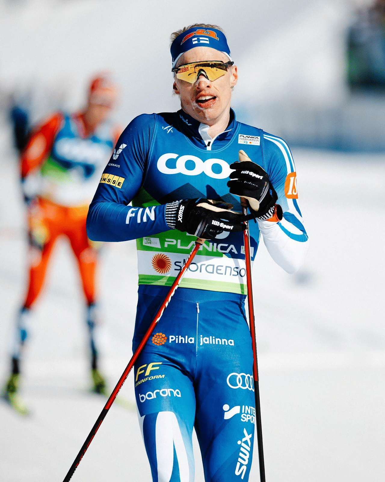 Iivo Niskanen liittyy kilpailuun ja on aloittamassa 50 kilometrin kilpailun