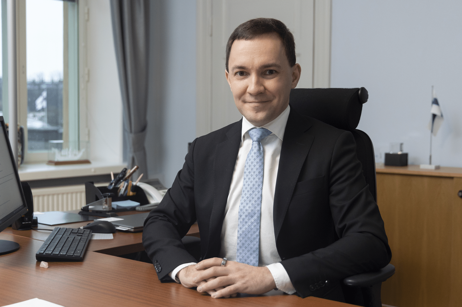 Uusi sosiaali- ja terveysministeri Wille Rydman aikoo puuttua ulkomaisten hoitajien kielitaitoon