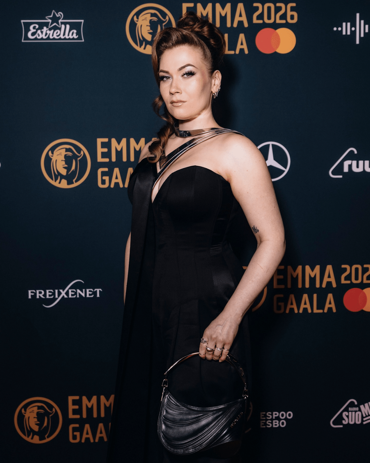 Näin Bess nousi miljonäärin tyttärestä poptähdeksi