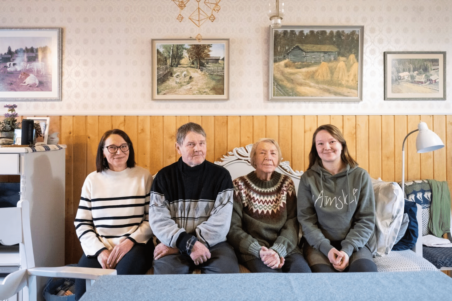 Anne-Mari Tarkkio vanhemmat nauttivat elämästä hänen kuvatessaan