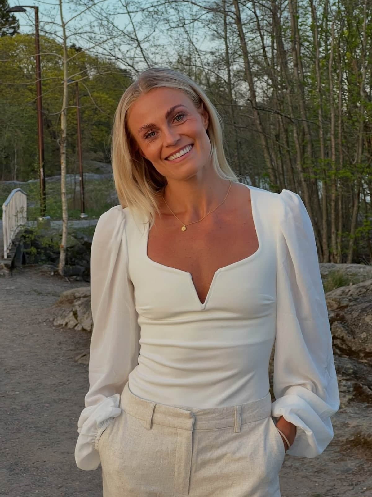 Lotta Harala ilmoittaa kuukauden mittaisesta leiristä ennen paluuta