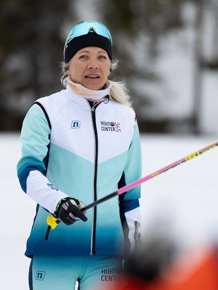 Kaisa Mäkäräinen myy uransa varusteita myös olympiavaatteita