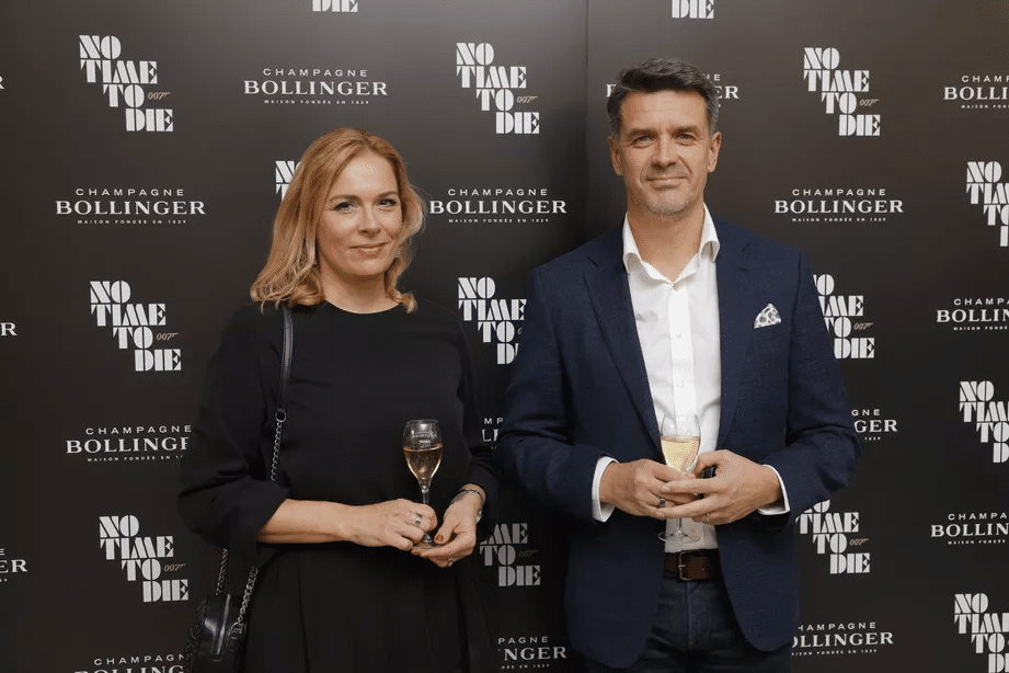 Piia Pasanen reagoi median huomioon lomakuvastaan puolisonsa kanssa